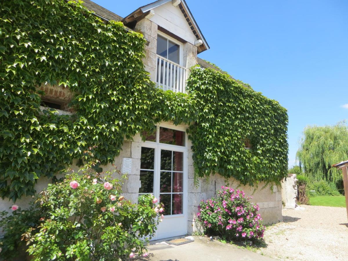 Bed and Breakfast La Ferme De L'Isle Et Sa Roulotte Avaray Exterior foto